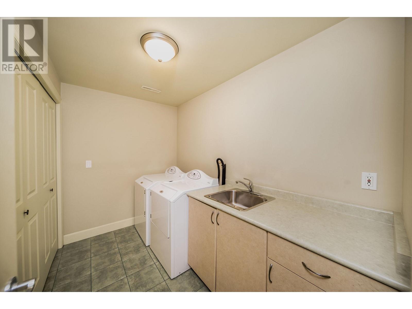 3225 Chartwell Lane, Coquitlam, British Columbia  V3E 3N1 - Photo 25 - R2937723