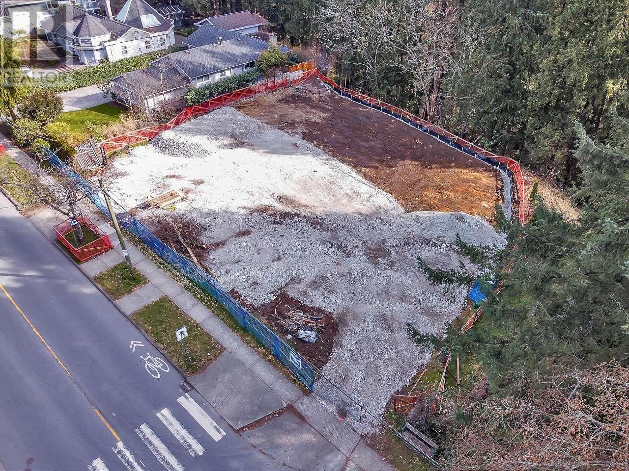 Listing Picture 11 of 15 : 1916 MACKAY AVENUE, Vancouver / 溫哥華 - 魯藝地產 Yvonne Lu Group - MLS Medallion Club Member