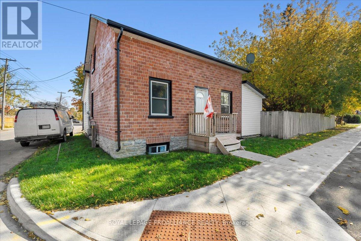 374 Main Street, Prince Edward County, Ontario  K0K 2T0 - Photo 2 - X9506049