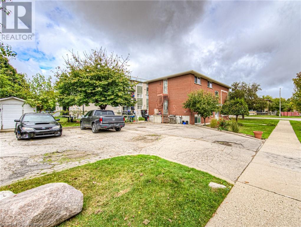 6 Woodfern Court, Kitchener, Ontario  N2E 1H4 - Photo 2 - 40665626