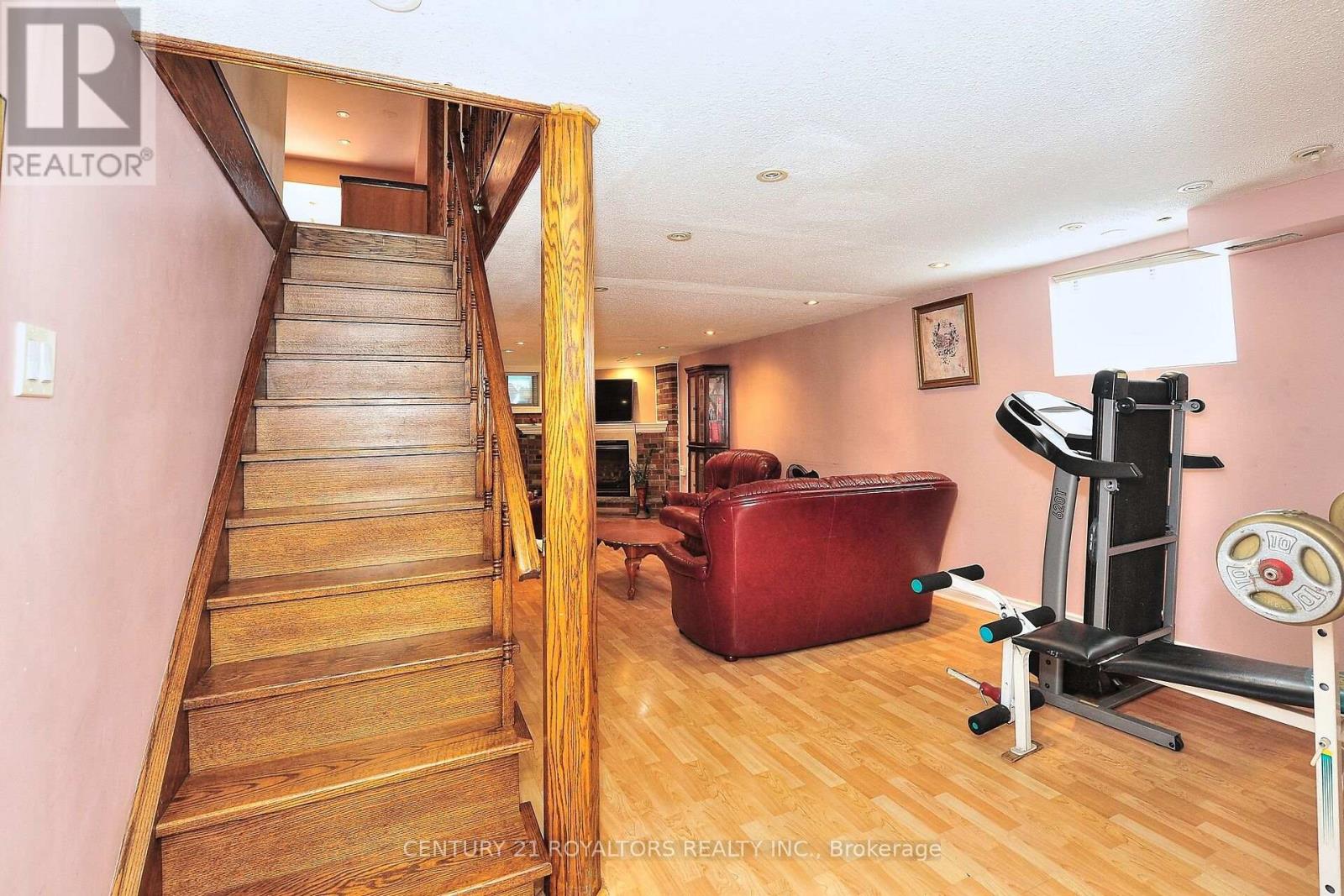 51 Ridge Road, Toronto (Downsview-Roding-Cfb), Ontario  M3M 1C6 - Photo 27 - W9506081