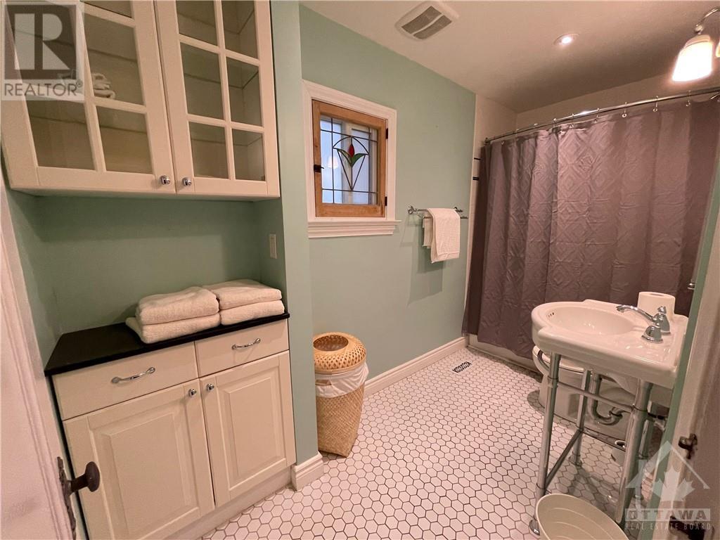 21 Perkins Street, Ottawa, Ontario  K1R 7G4 - Photo 10 - X9523903