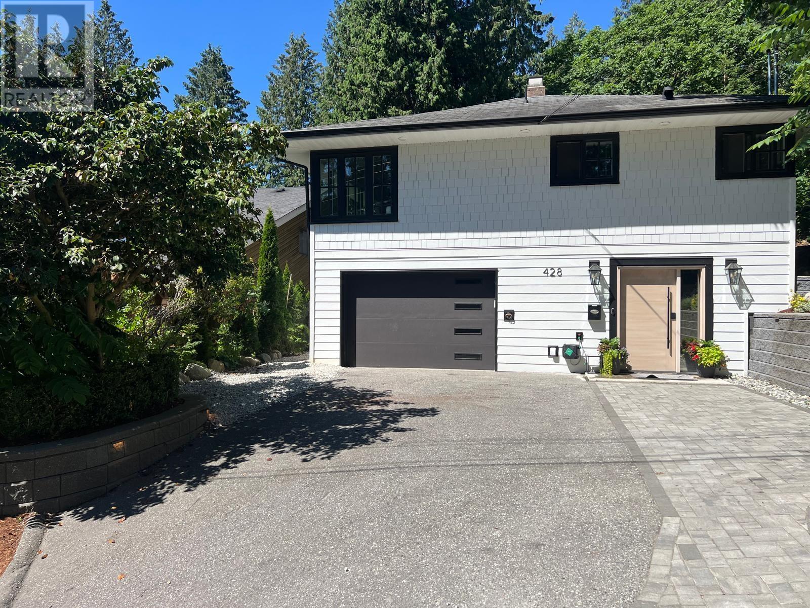 428 E 19th Street, North Vancouver, British Columbia  V7L 2Z5 - Photo 2 - R2937937