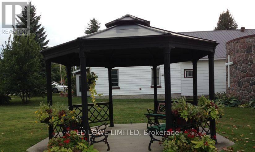 39 Poyntz Street, Penetanguishene, Ontario  L9M 1N5 - Photo 3 - S9506256