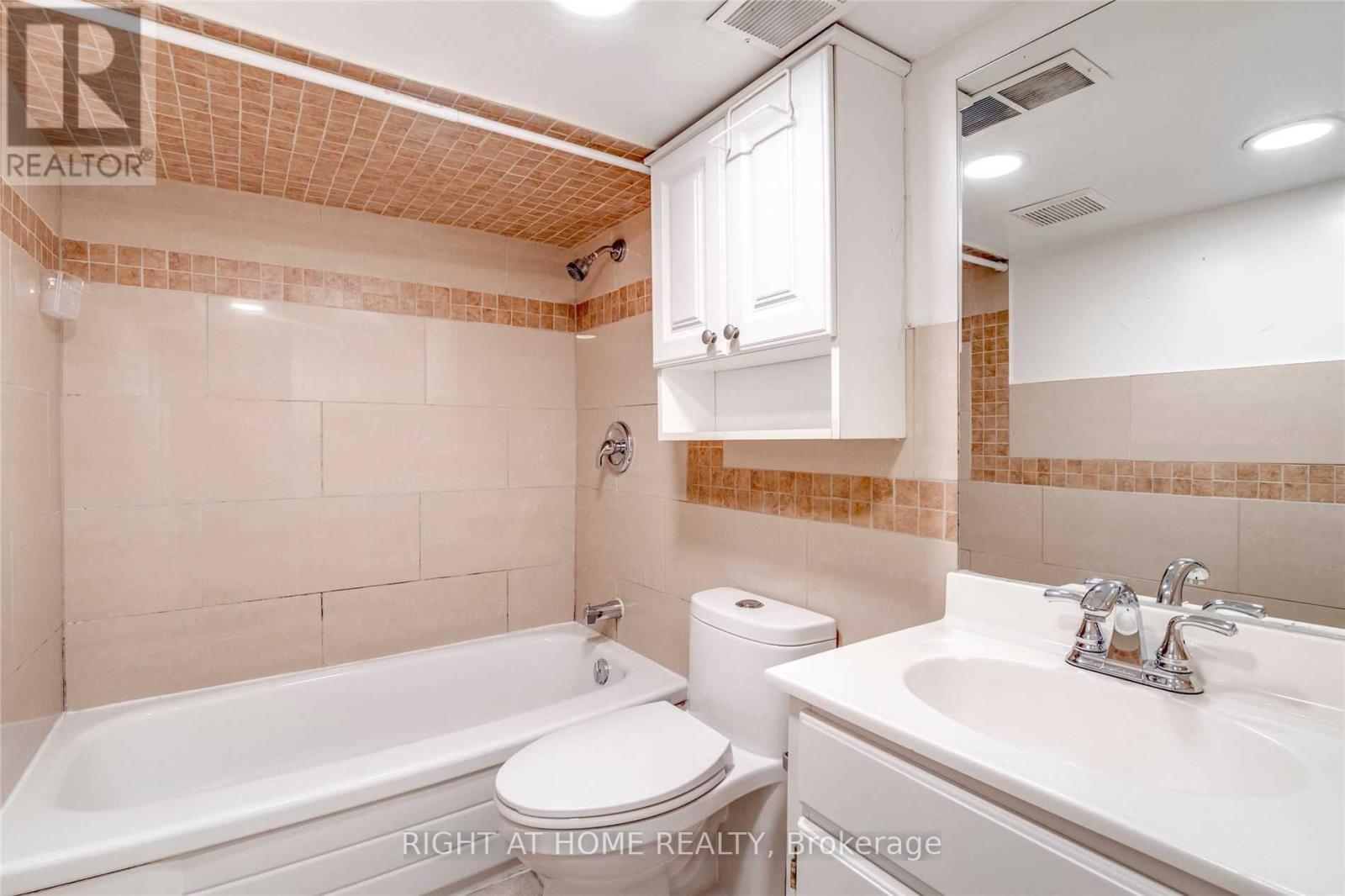 2023 Dufferin Street, Toronto, Ontario  M6E 3R3 - Photo 22 - C9506292