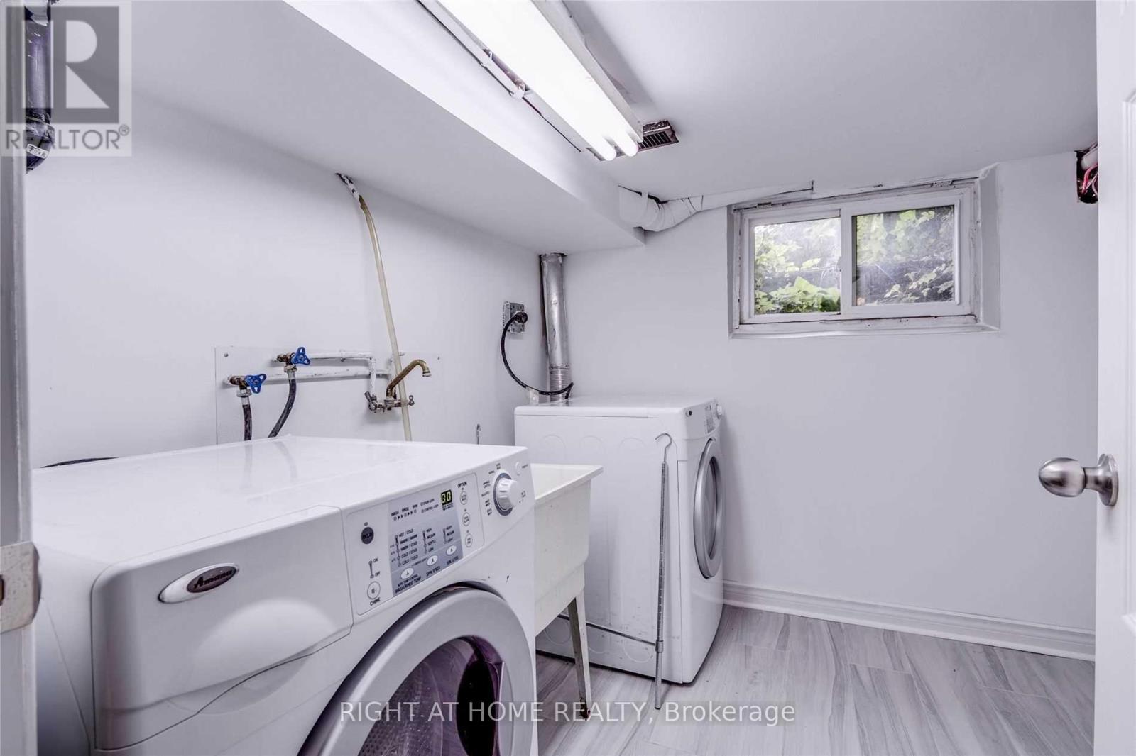 2023 Dufferin Street, Toronto, Ontario  M6E 3R3 - Photo 24 - C9506292