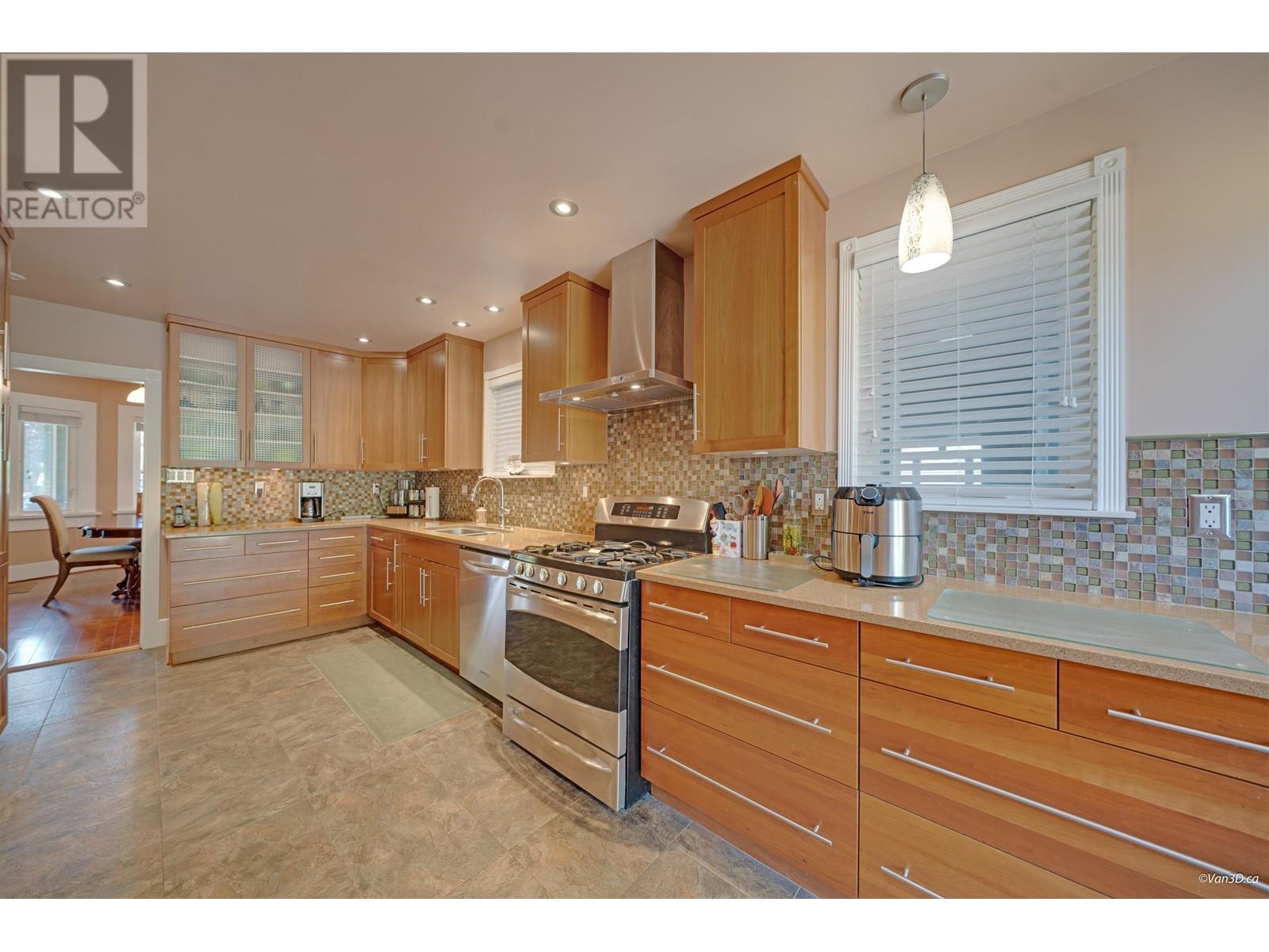 2537 Trinity Street, Vancouver, British Columbia  V5K 1E3 - Photo 8 - R2937970