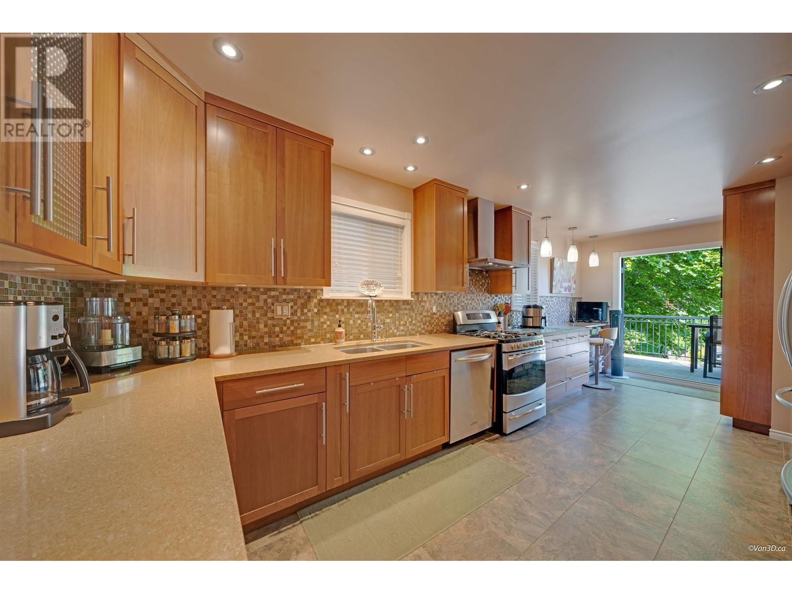 2537 Trinity Street, Vancouver, British Columbia  V5K 1E3 - Photo 9 - R2937970