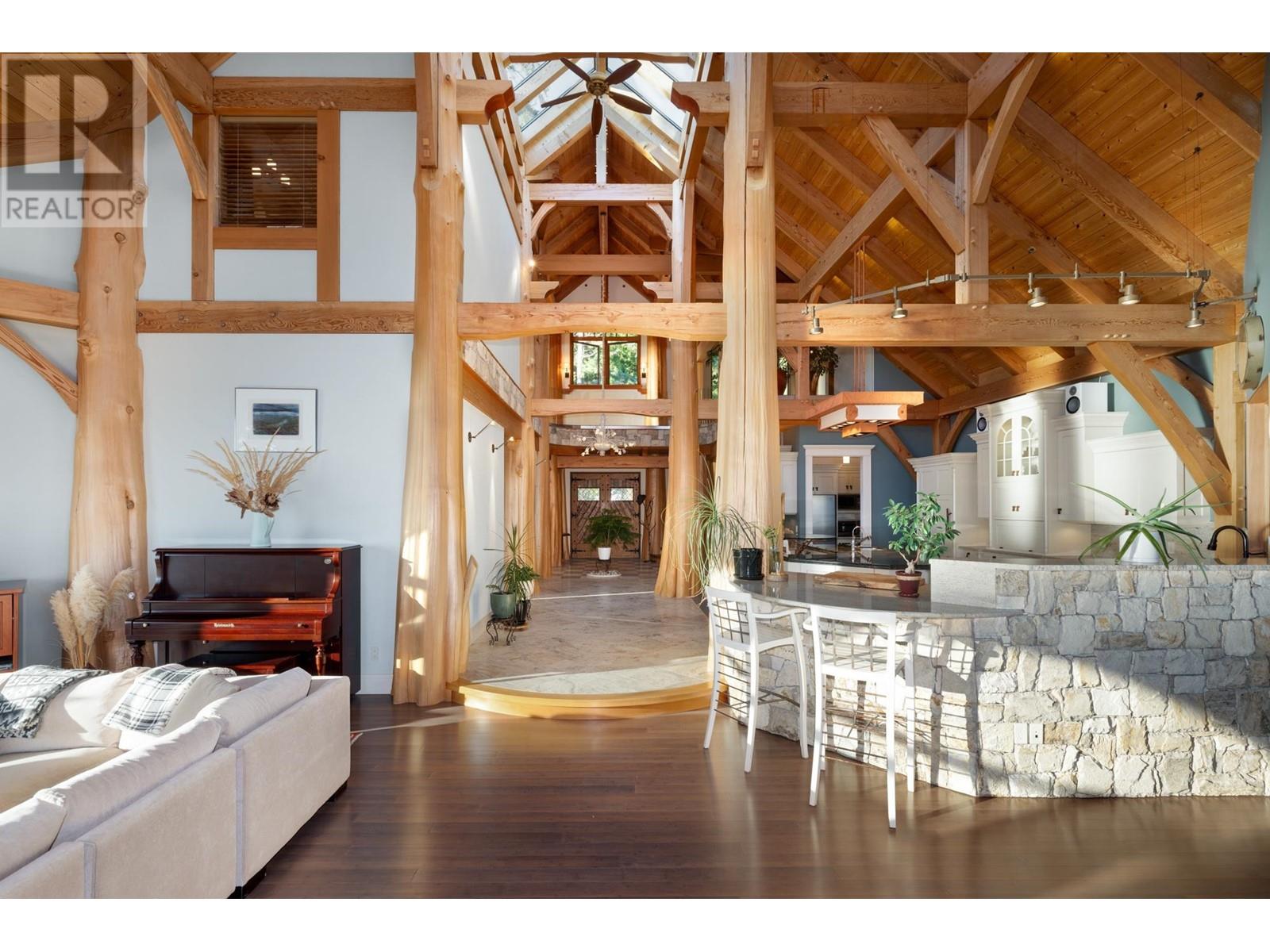 5871-5879 Sunshine Coast Highway, Sechelt, British Columbia  V0N 3A0 - Photo 6 - R2938071