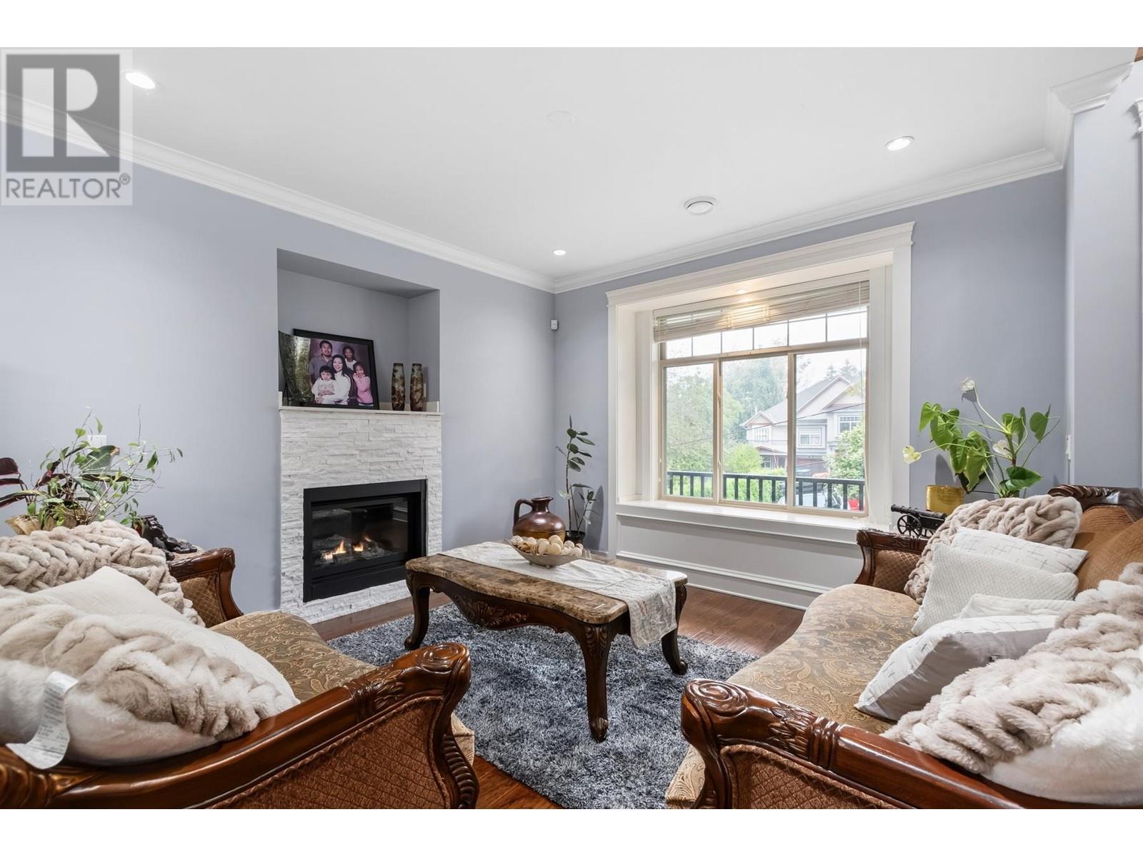 Property at 1984 PETERSON AVENUE image 3
