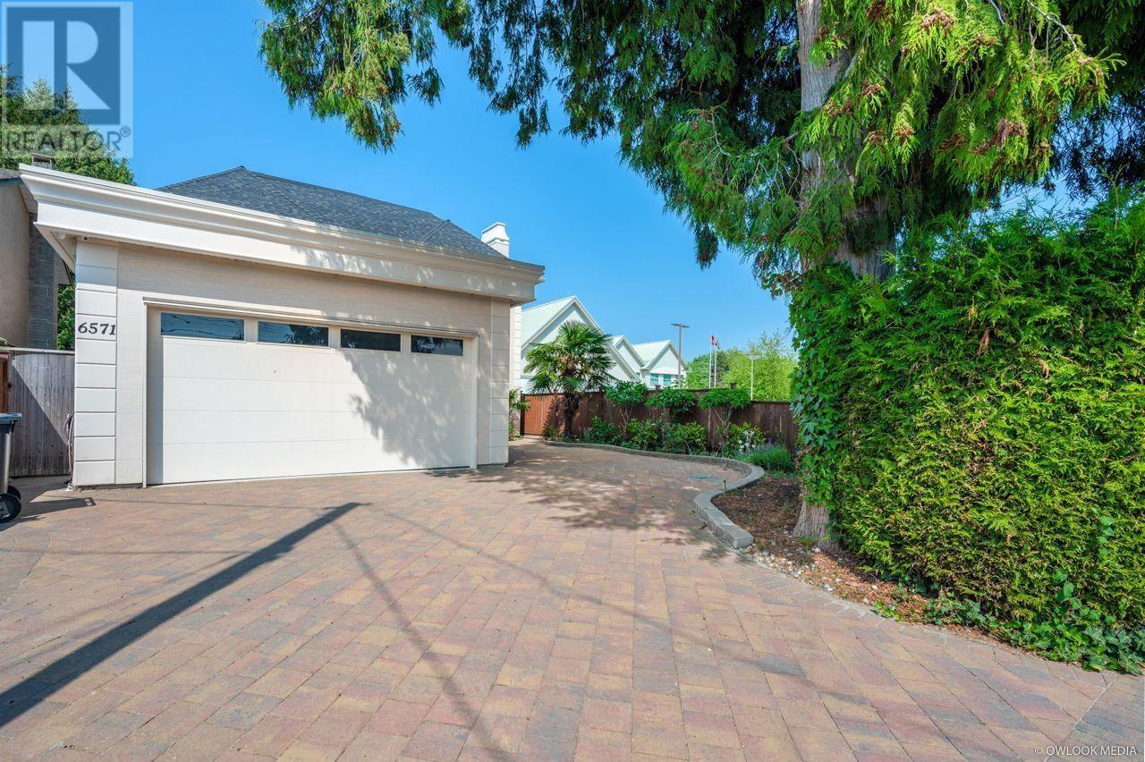 Property at 6571 LYNAS LANE image 1