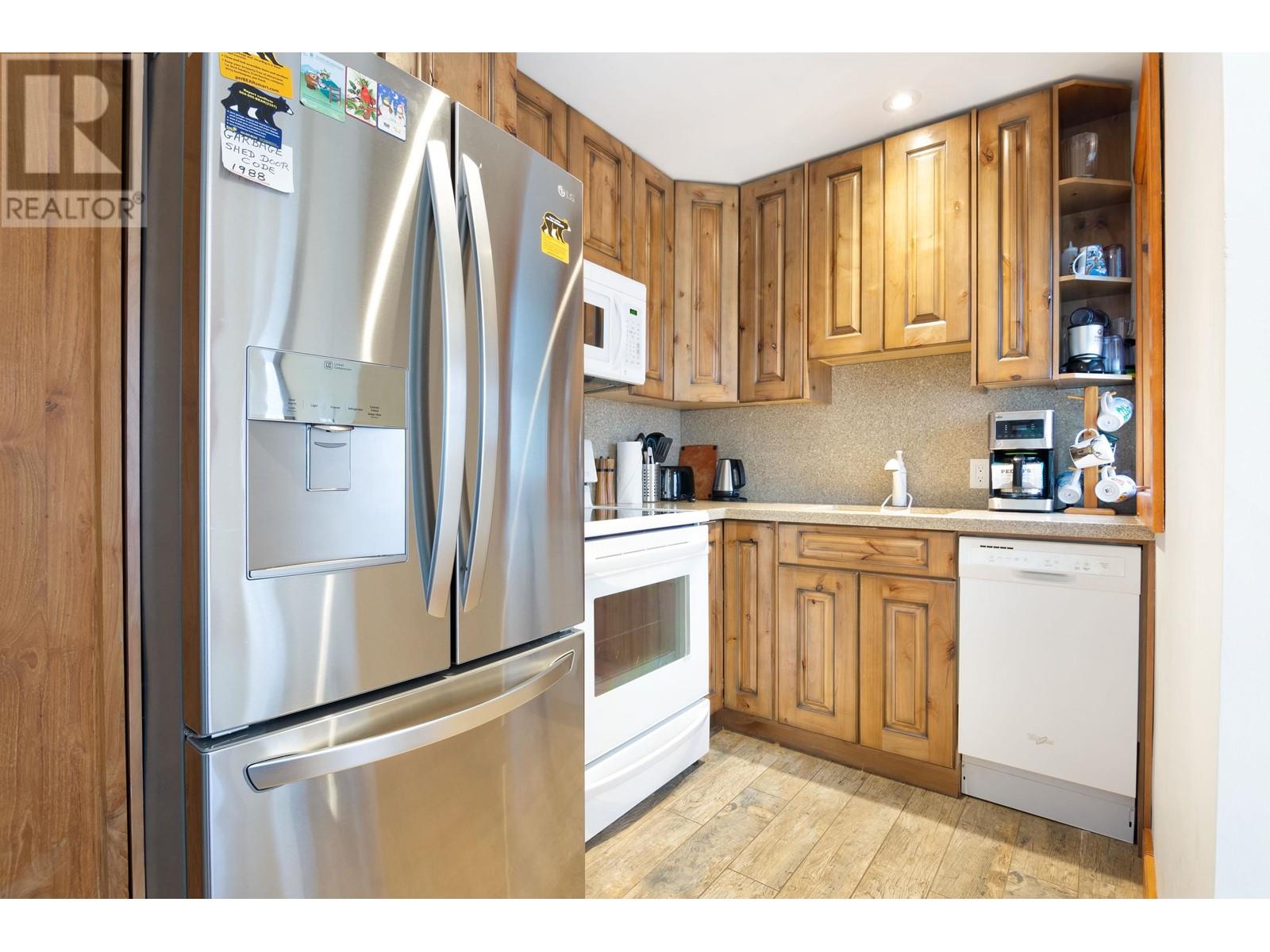 9 2217 Marmot Place, Whistler, British Columbia  V8E 0B4 - Photo 6 - R2937492