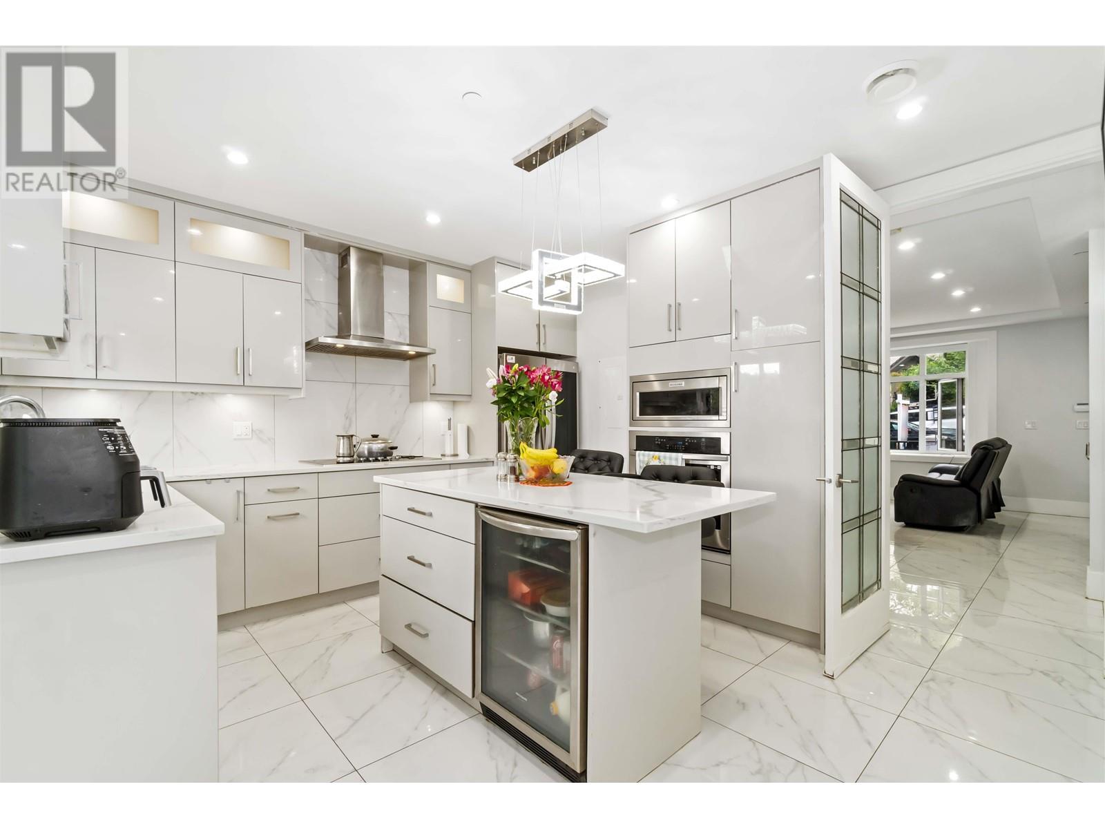 Property at 4841 DUMFRIES STREET image 3