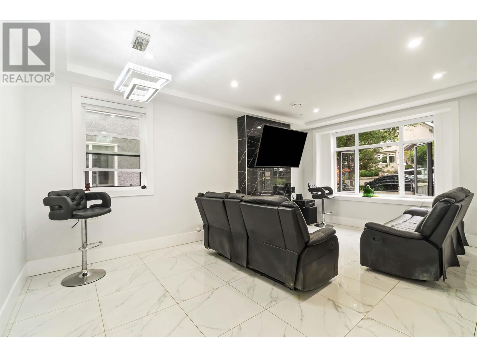 Property at 4841 DUMFRIES STREET image 2