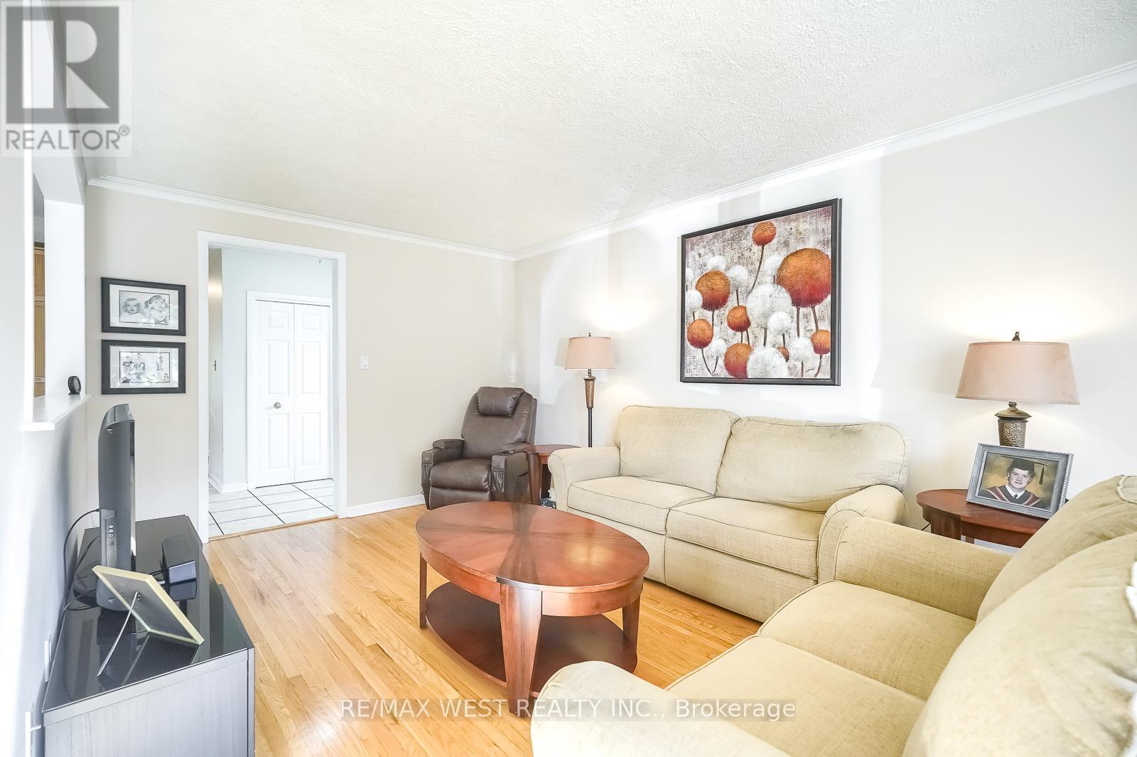 330 Rathburn Road, Toronto, Ontario  M9B 2M1 - Photo 7 - W9506612