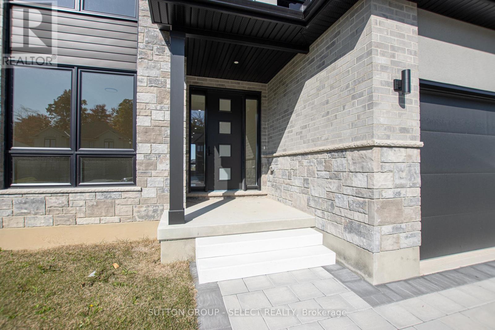 88 Optimist Drive, Southwold, Ontario  N5P 3T2 - Photo 2 - X9506974