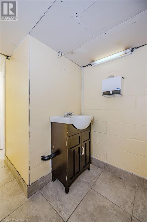 1353 Main Street E Unit# 1Hamilton, Ontario  L8K 1B6 - Photo 9 - 40666674