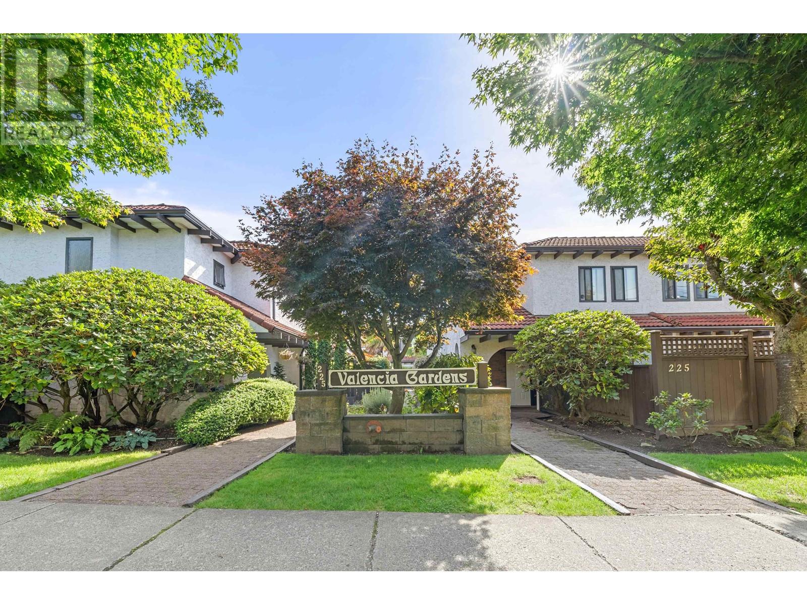 7 225 W 15th Street, North Vancouver, British Columbia  V7M 1S3 - Photo 1 - R2938137