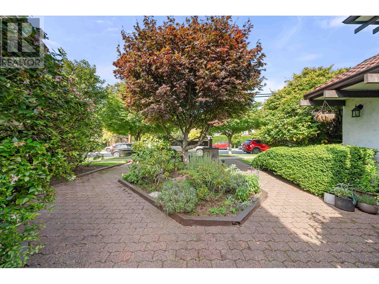 7 225 W 15th Street, North Vancouver, British Columbia  V7M 1S3 - Photo 2 - R2938137