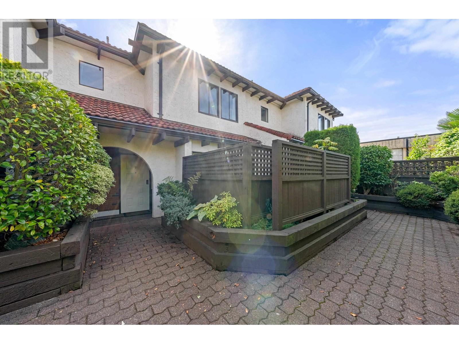 7 225 W 15th Street, North Vancouver, British Columbia  V7M 1S3 - Photo 3 - R2938137