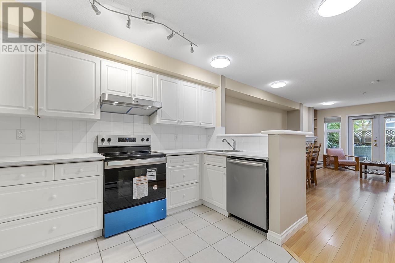 Listing Picture 3 of 31 : 216 2545 W BROADWAY, Vancouver / 溫哥華 - 魯藝地產 Yvonne Lu Group - MLS Medallion Club Member