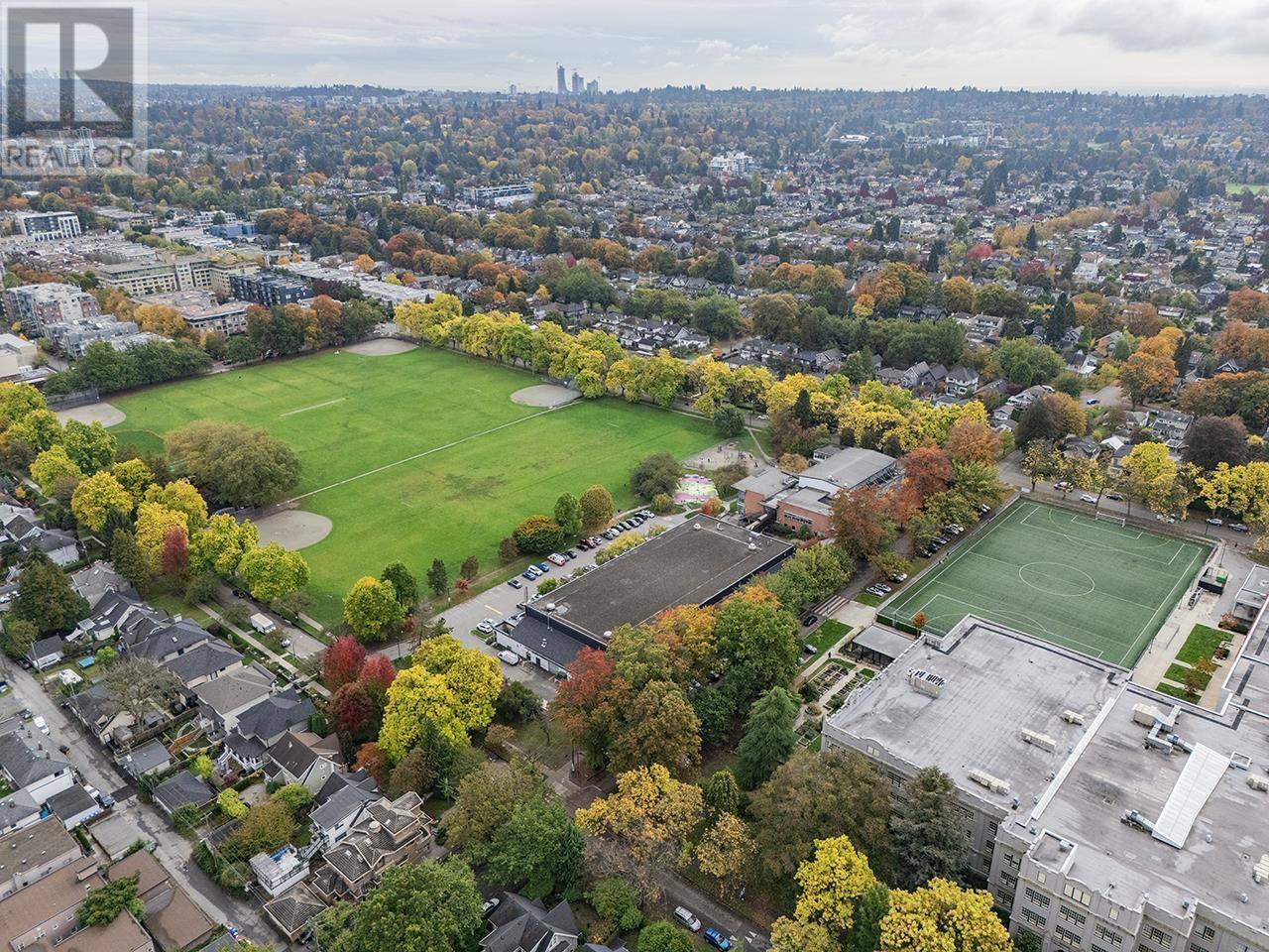 Listing Picture 27 of 31 : 216 2545 W BROADWAY, Vancouver / 溫哥華 - 魯藝地產 Yvonne Lu Group - MLS Medallion Club Member