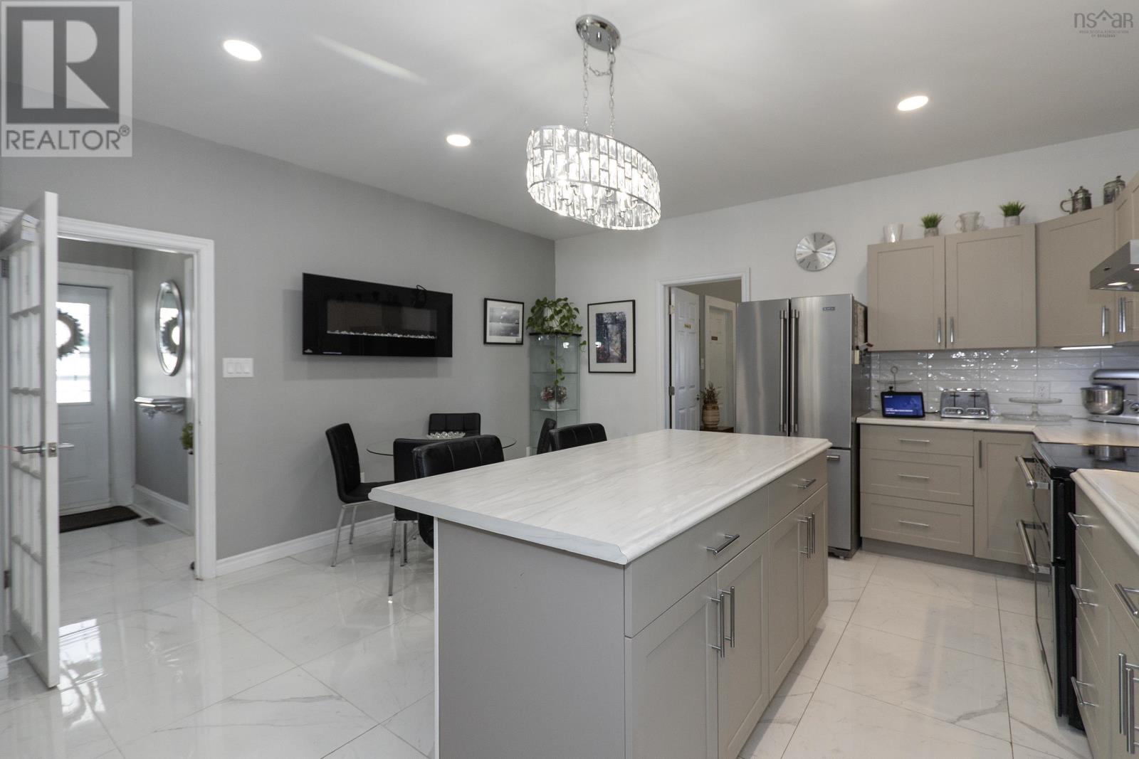 33 Pleasant Street, Parrsboro, Nova Scotia  B0M 1S0 - Photo 2 - 202424509