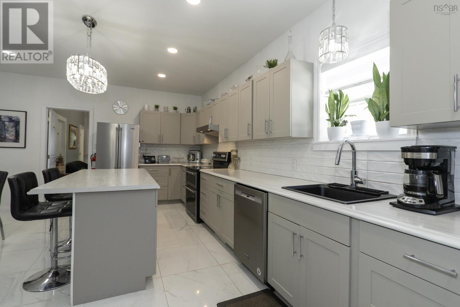 33 Pleasant Street, Parrsboro, Nova Scotia  B0M 1S0 - Photo 3 - 202424509