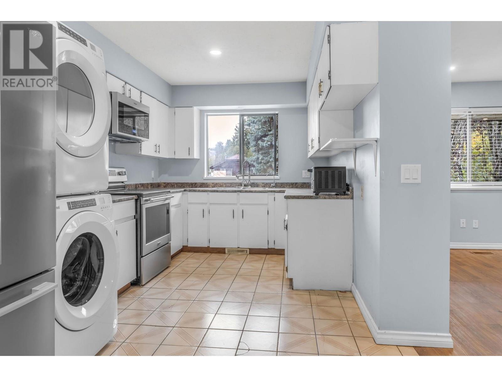 295 Solar Court, Coquitlam, British Columbia  V3K 6B3 - Photo 24 - R2937121