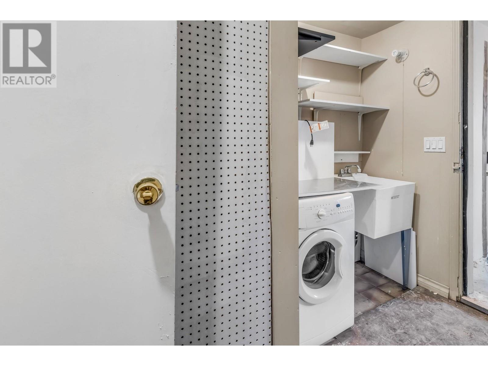 295 Solar Court, Coquitlam, British Columbia  V3K 6B3 - Photo 9 - R2937121