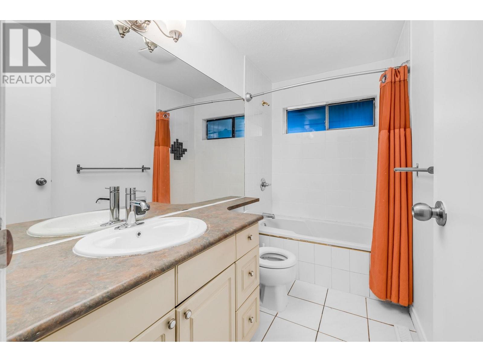 295 Solar Court, Coquitlam, British Columbia  V3K 6B3 - Photo 25 - R2937121