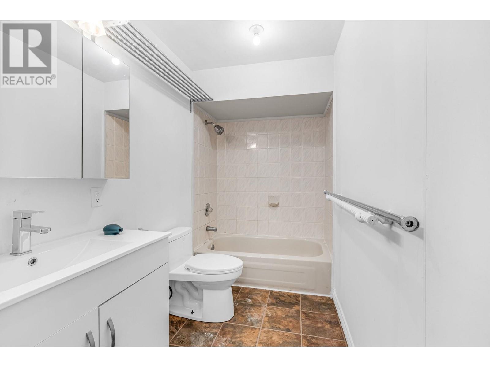 295 Solar Court, Coquitlam, British Columbia  V3K 6B3 - Photo 13 - R2937121