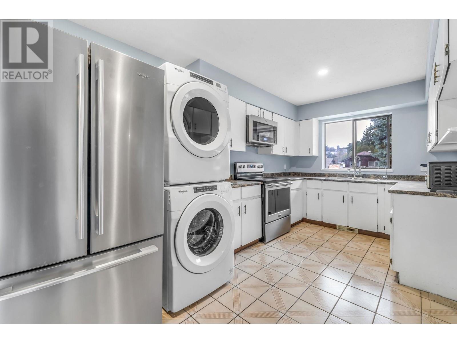 295 Solar Court, Coquitlam, British Columbia  V3K 6B3 - Photo 23 - R2937121