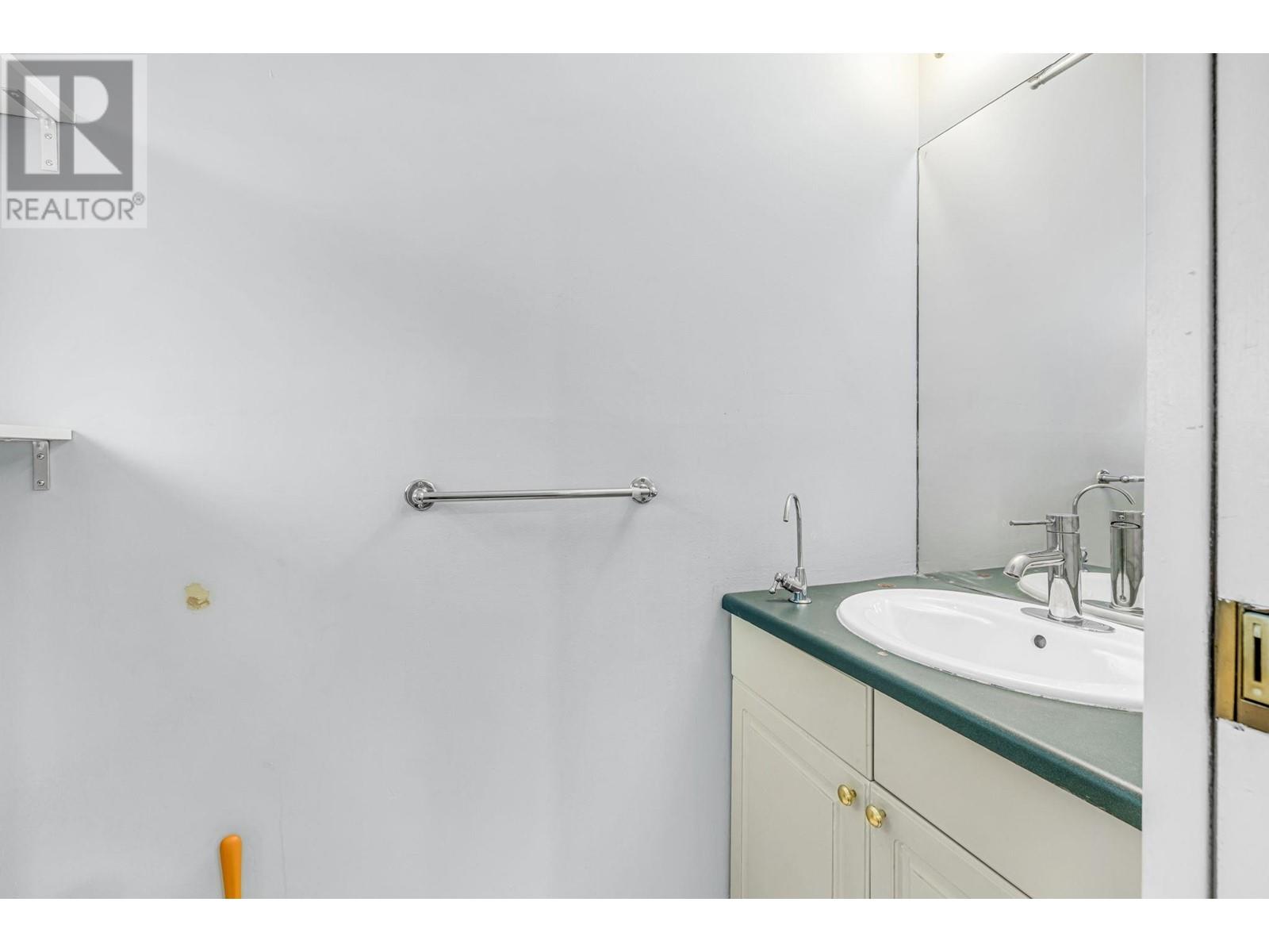 295 Solar Court, Coquitlam, British Columbia  V3K 6B3 - Photo 32 - R2937121