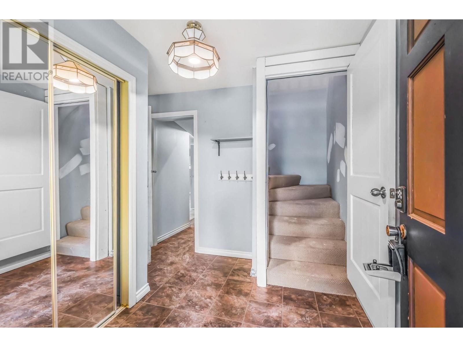 295 Solar Court, Coquitlam, British Columbia  V3K 6B3 - Photo 6 - R2937121