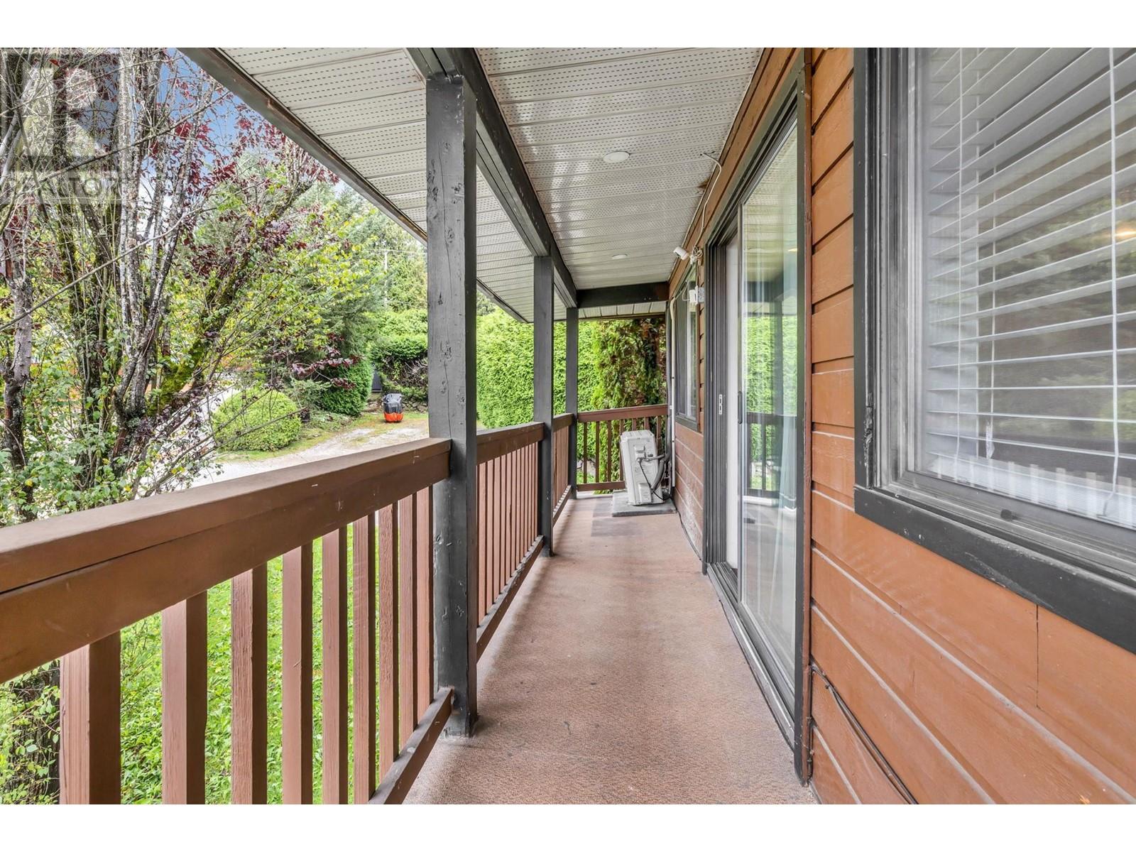 295 Solar Court, Coquitlam, British Columbia  V3K 6B3 - Photo 34 - R2937121