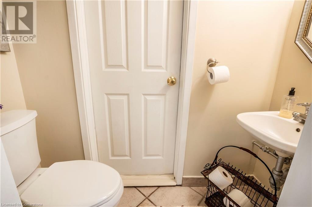 29 Abbington Drive, Hamilton, Ontario  L9C 4R2 - Photo 9 - 40667401