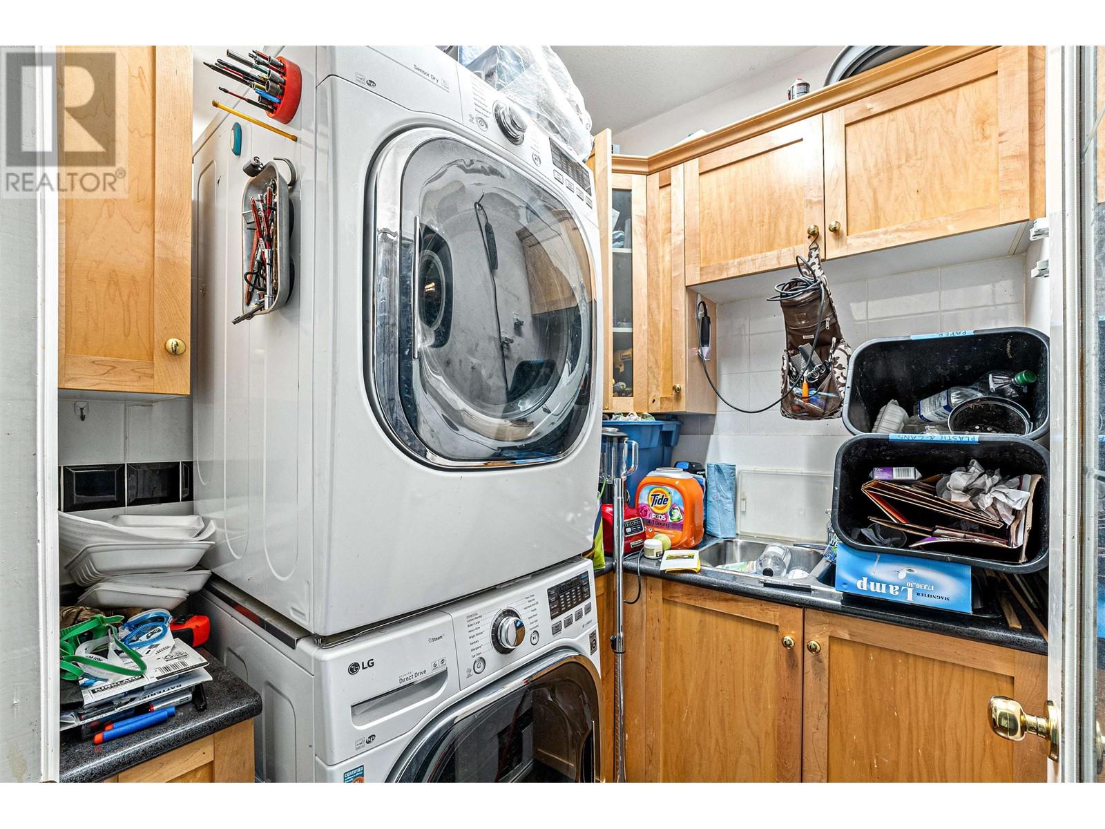 Listing Picture 14 of 39 : 6693 CANADA WAY, Burnaby / 本拿比 - 魯藝地產 Yvonne Lu Group - MLS Medallion Club Member