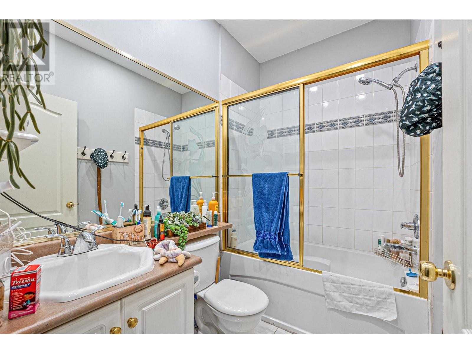 Listing Picture 15 of 39 : 6693 CANADA WAY, Burnaby / 本拿比 - 魯藝地產 Yvonne Lu Group - MLS Medallion Club Member