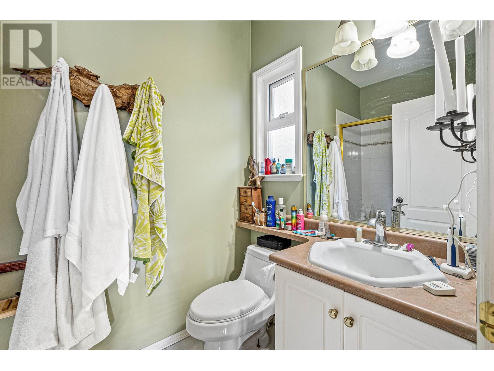 Listing Picture 19 of 39 : 6693 CANADA WAY, Burnaby / 本拿比 - 魯藝地產 Yvonne Lu Group - MLS Medallion Club Member