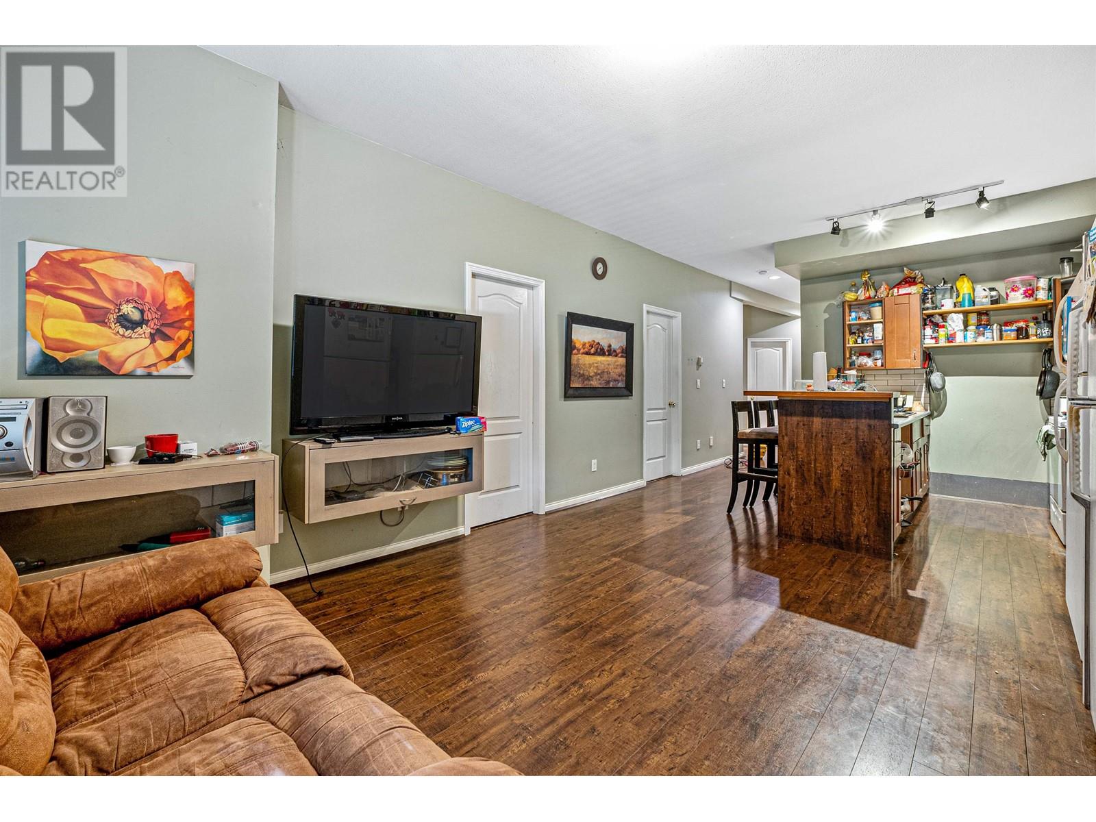Listing Picture 20 of 39 : 6693 CANADA WAY, Burnaby / 本拿比 - 魯藝地產 Yvonne Lu Group - MLS Medallion Club Member