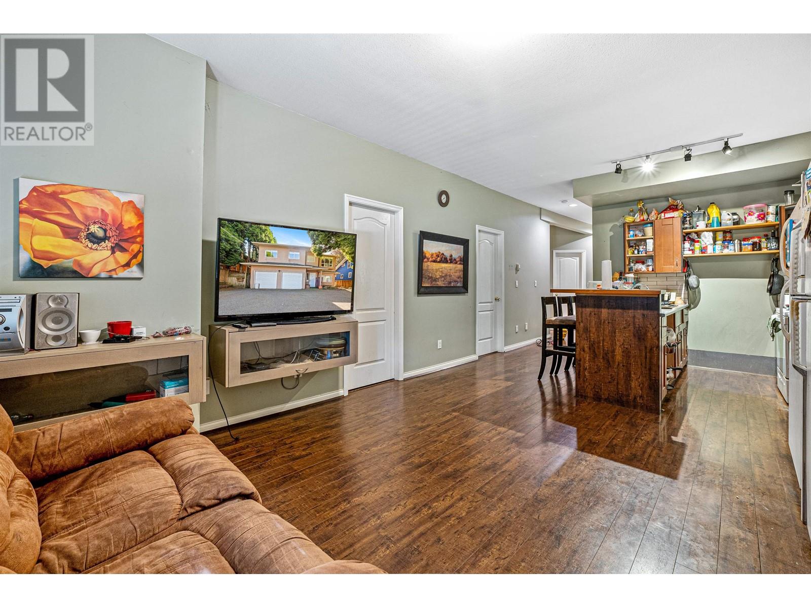 Listing Picture 21 of 39 : 6693 CANADA WAY, Burnaby / 本拿比 - 魯藝地產 Yvonne Lu Group - MLS Medallion Club Member