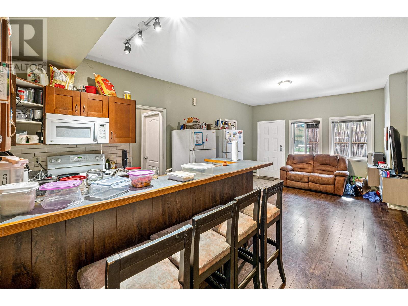 Listing Picture 22 of 39 : 6693 CANADA WAY, Burnaby / 本拿比 - 魯藝地產 Yvonne Lu Group - MLS Medallion Club Member