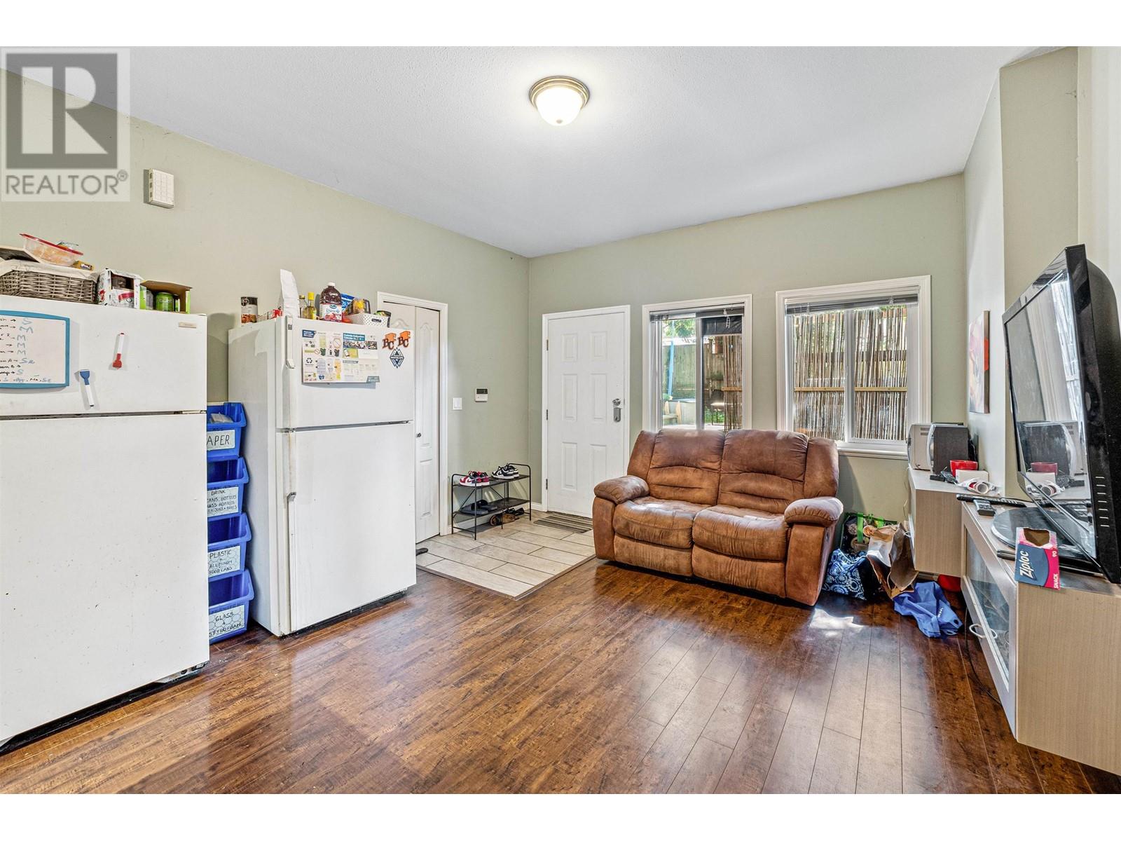 Listing Picture 23 of 39 : 6693 CANADA WAY, Burnaby / 本拿比 - 魯藝地產 Yvonne Lu Group - MLS Medallion Club Member