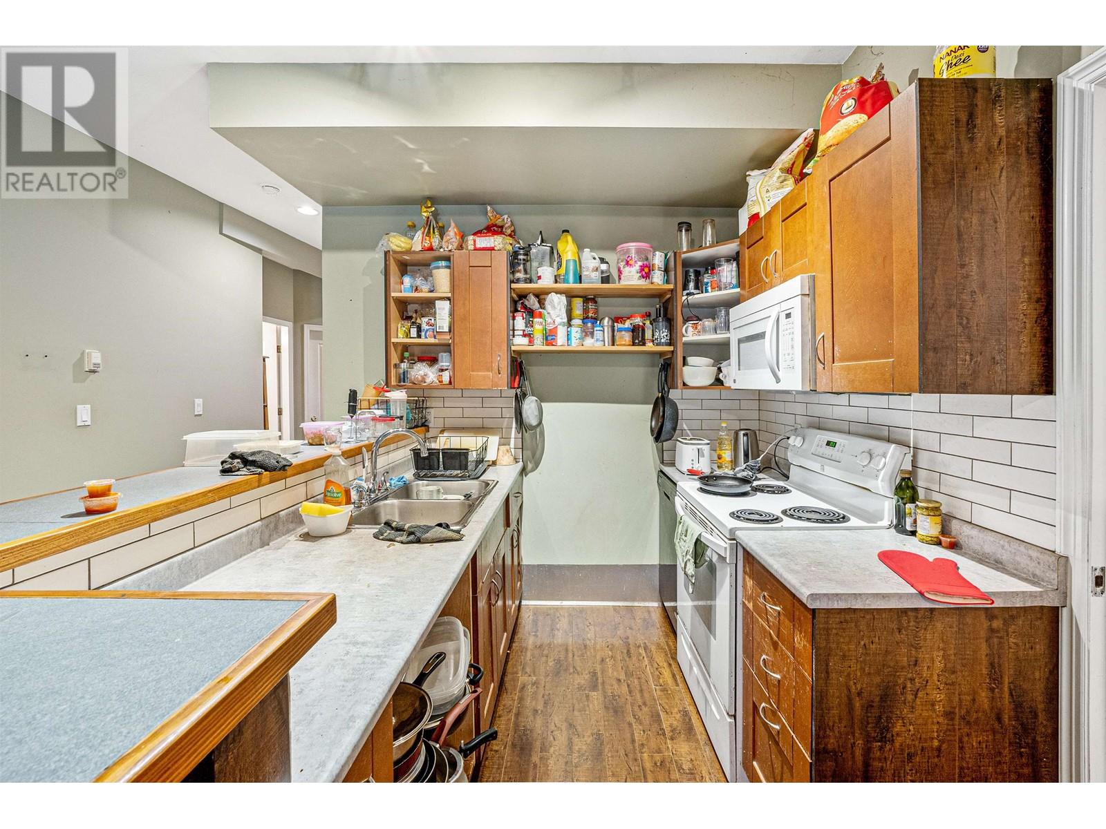 Listing Picture 24 of 39 : 6693 CANADA WAY, Burnaby / 本拿比 - 魯藝地產 Yvonne Lu Group - MLS Medallion Club Member