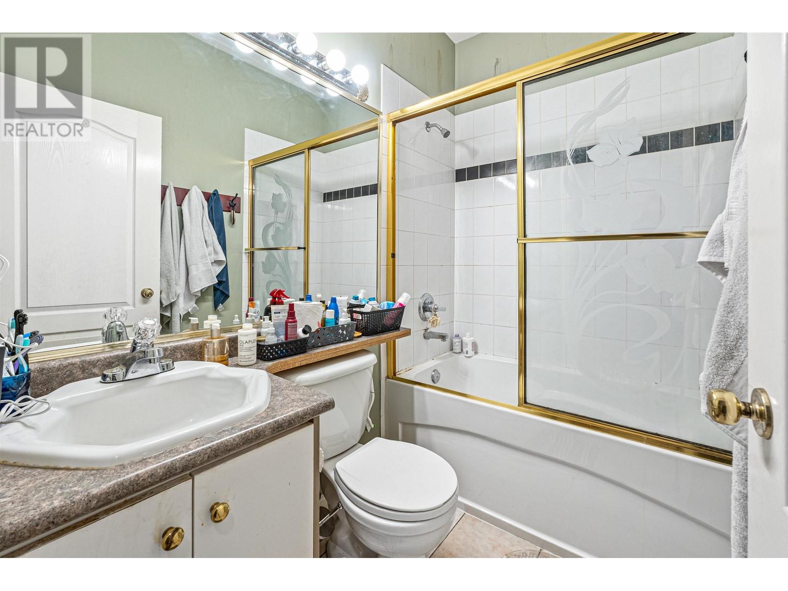 Listing Picture 27 of 39 : 6693 CANADA WAY, Burnaby / 本拿比 - 魯藝地產 Yvonne Lu Group - MLS Medallion Club Member