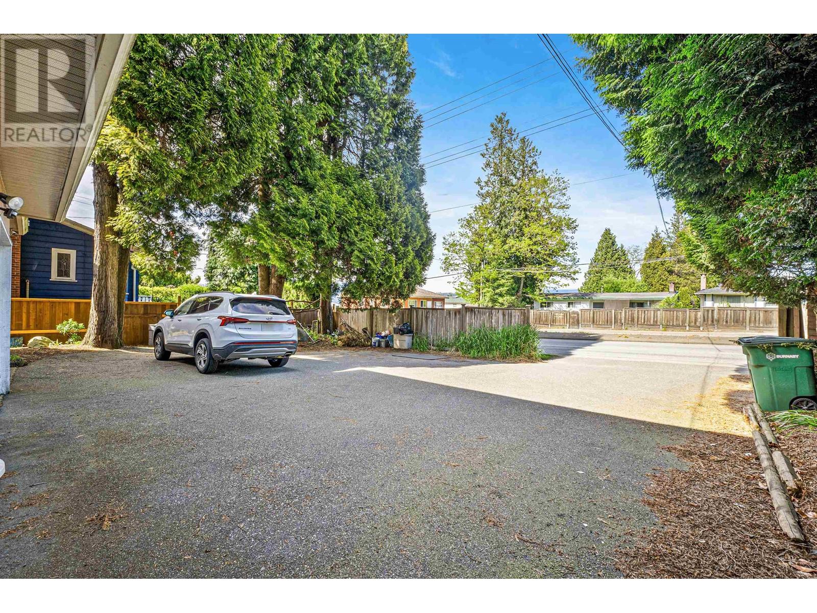 Listing Picture 36 of 39 : 6693 CANADA WAY, Burnaby / 本拿比 - 魯藝地產 Yvonne Lu Group - MLS Medallion Club Member