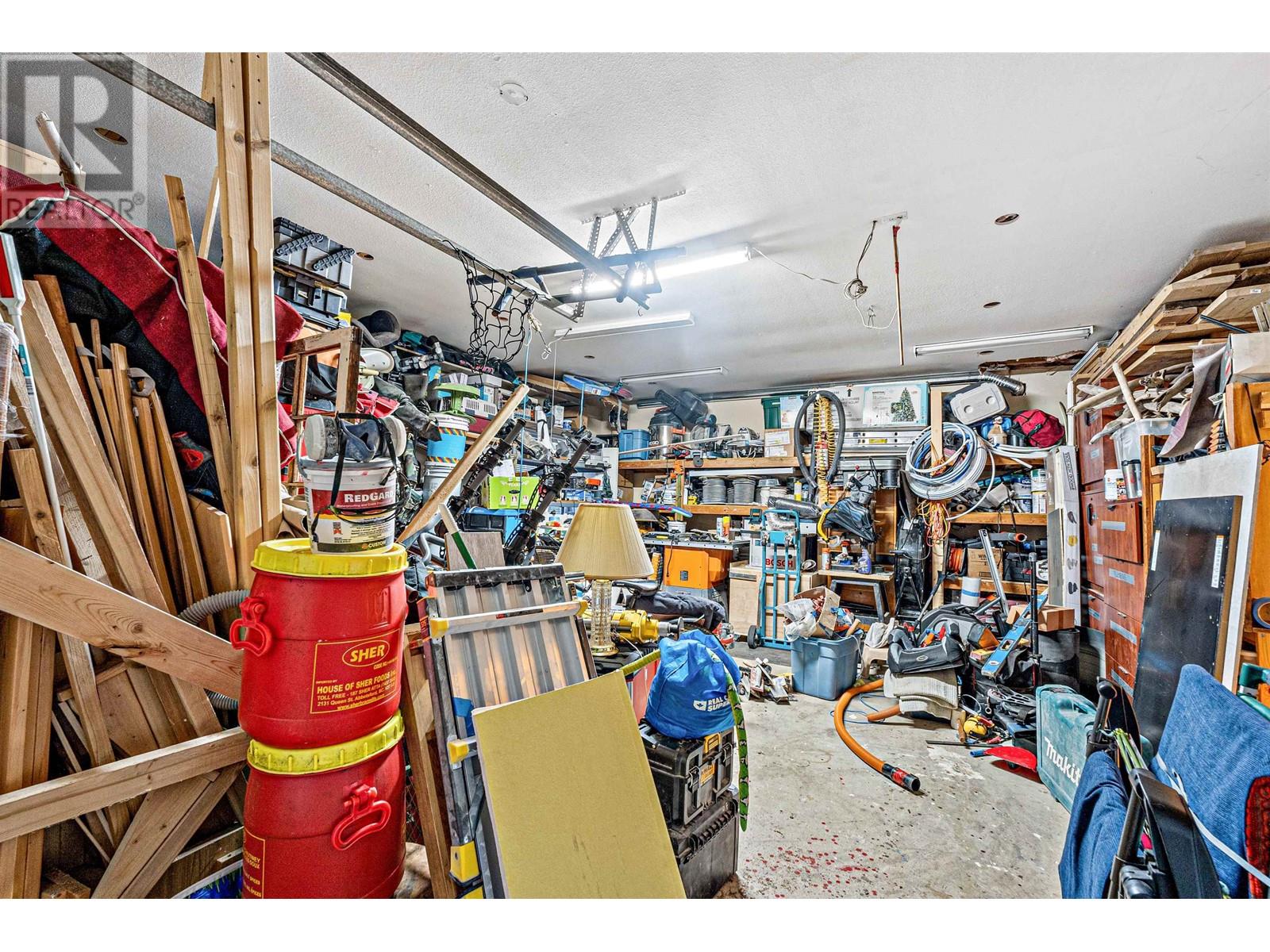 Listing Picture 6 of 39 : 6693 CANADA WAY, Burnaby / 本拿比 - 魯藝地產 Yvonne Lu Group - MLS Medallion Club Member