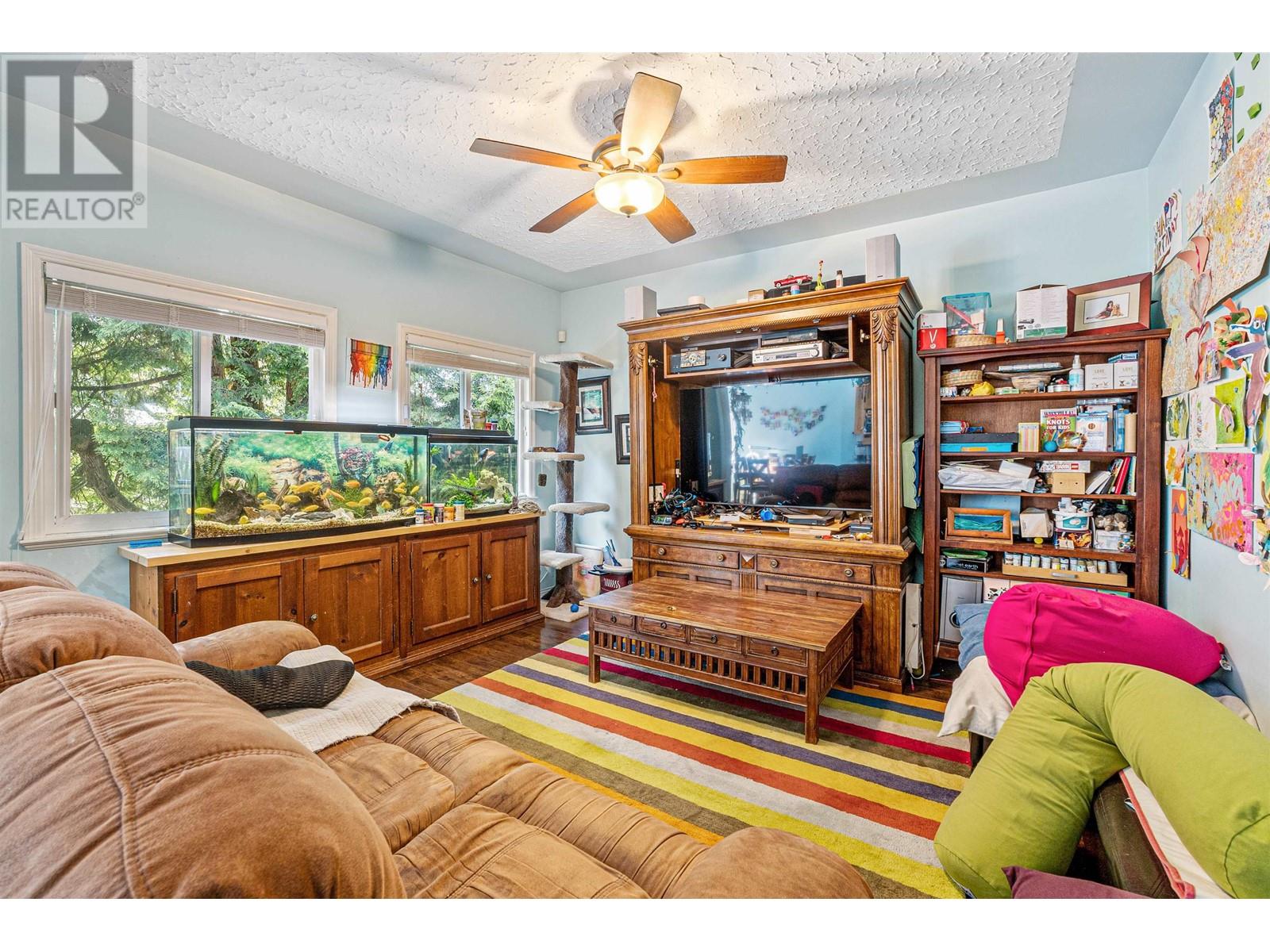 Listing Picture 7 of 39 : 6693 CANADA WAY, Burnaby / 本拿比 - 魯藝地產 Yvonne Lu Group - MLS Medallion Club Member