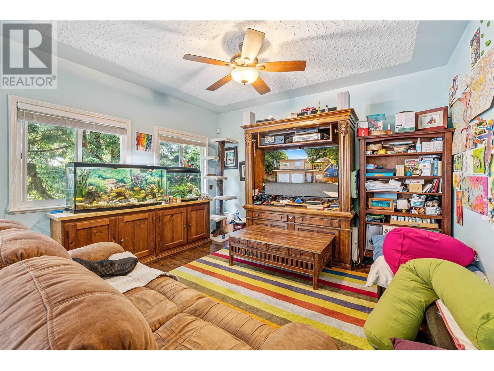 Listing Picture 8 of 39 : 6693 CANADA WAY, Burnaby / 本拿比 - 魯藝地產 Yvonne Lu Group - MLS Medallion Club Member